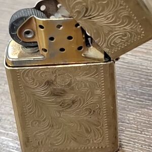 1992 Vintage Zippo Venetian Gold/Brass Lighter.